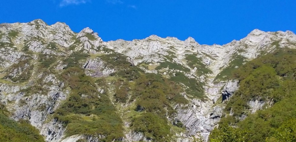名山登頂から本格的登山、バリエーションルート、雪山、岩登りを